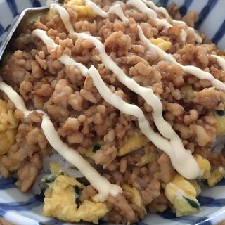 簡単 ニラ玉そぼろ丼。